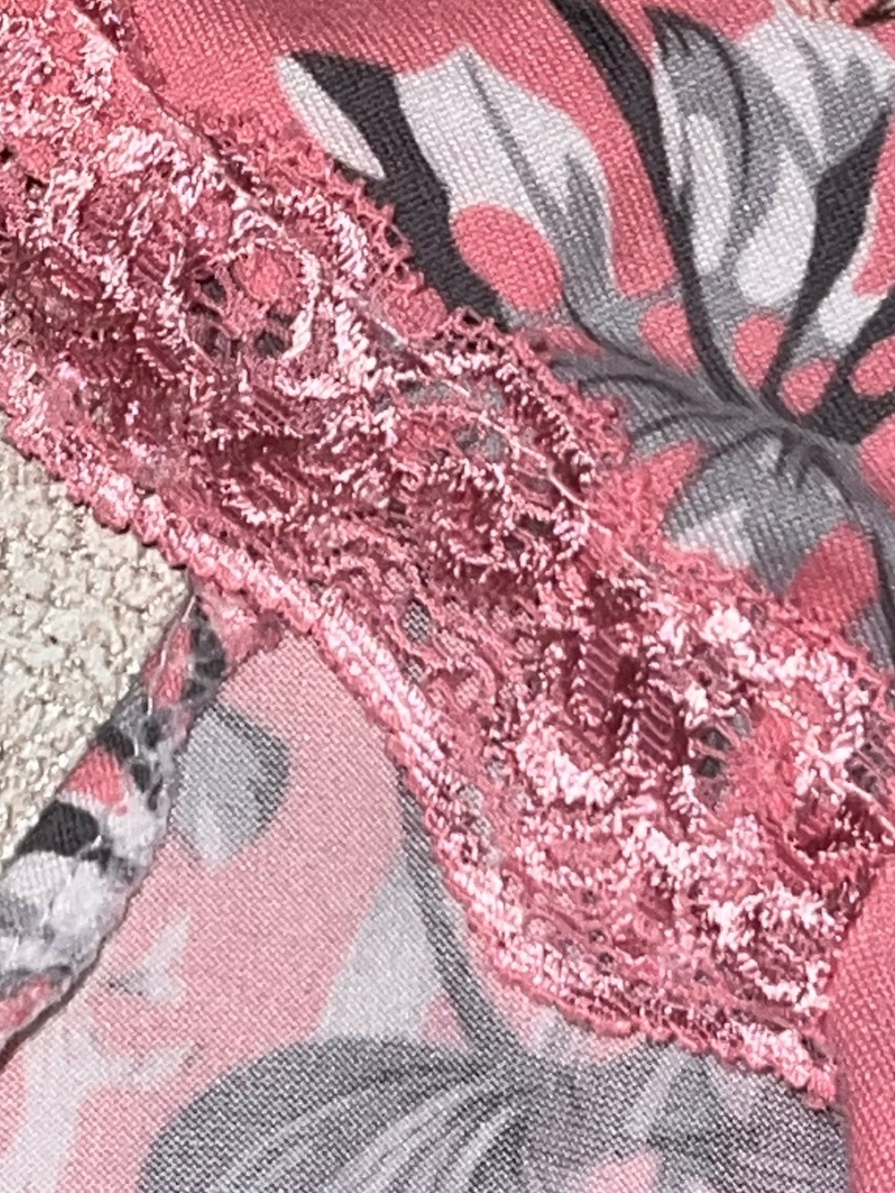 πWomen's Super Soft Pink Hibiscus Loungewear Lace Trim Pj's size Medium Large - Picture 7 of 9